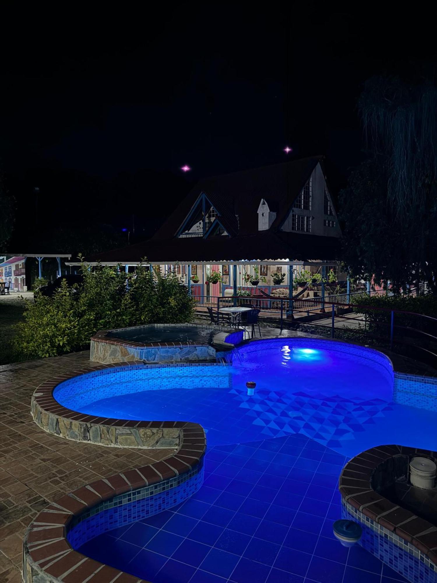 EcoHotel Colibrí Luna Park Kültér fotó